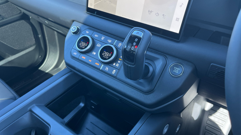 Land Rover Defender 3.0 D350 X-Dynamic SE 110 5dr Auto Diesel Estate